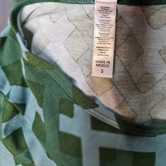 💜LuLaRoe  Size S Blouse Shirt Green Geometric❤️ - Picture 3 of 4